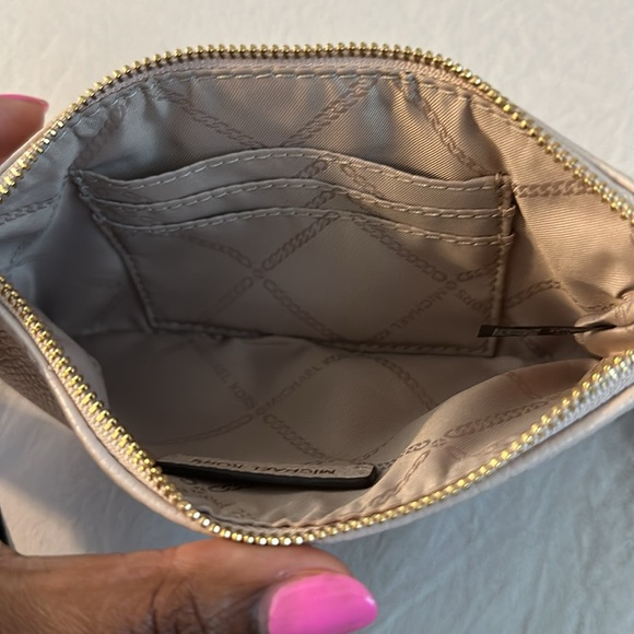 Michael Kors wristlet - Picture 3 of 5